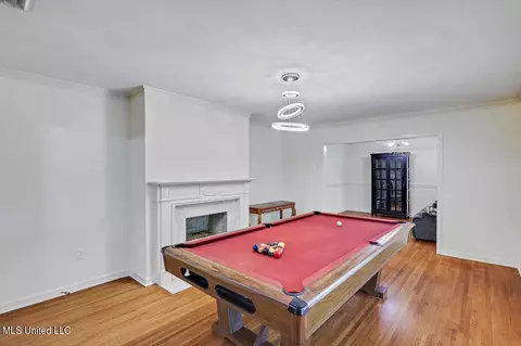 Living - 5519 Ridgewood Rd, Jackson, MS 39211 photo 5 of 5