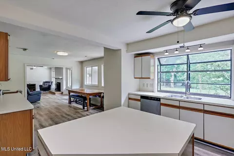 Kitchen - 5519 Ridgewood Rd, Jackson, MS 39211 photo 3 of 6