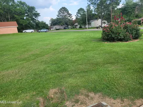 700 Wayne Dr, Canton, MS 39046
