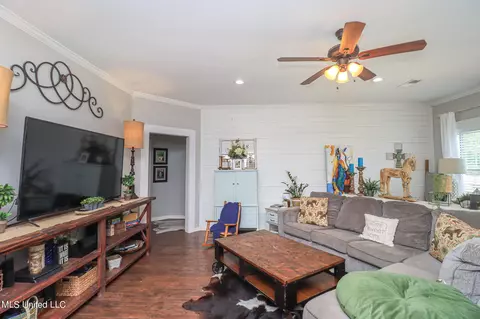 Living - 116 Mountain View Rd, Brandon, MS 39042 photo 2 of 2