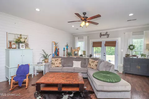 Living - 116 Mountain View Rd, Brandon, MS 39042 photo 1 of 2