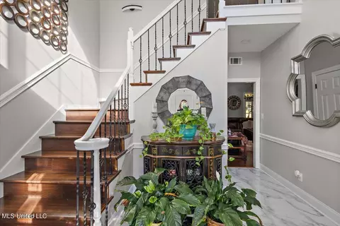 Entry Way - 5909 Canterbury Rd, Jackson, MS 39206 photo 3 of 4
