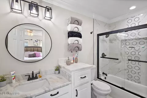 Bath - 5909 Canterbury Rd, Jackson, MS 39206 photo 4 of 8