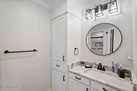 Bath - 5909 Canterbury Rd, Jackson, MS 39206 photo 5 of 8