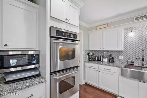 Kitchen - 5909 Canterbury Rd, Jackson, MS 39206 photo 3 of 4