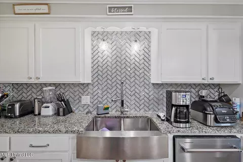 Kitchen - 5909 Canterbury Rd, Jackson, MS 39206 photo 4 of 4