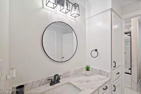 Bath - 5909 Canterbury Rd, Jackson, MS 39206 photo 7 of 8