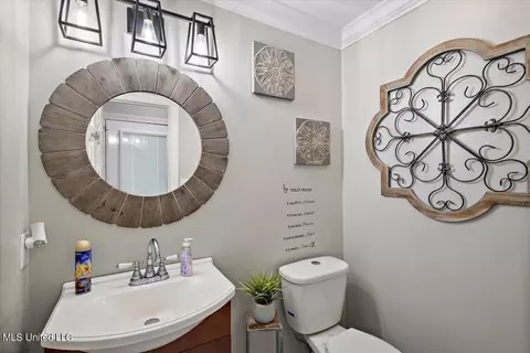 Bath - 5909 Canterbury Rd, Jackson, MS 39206 photo 8 of 8