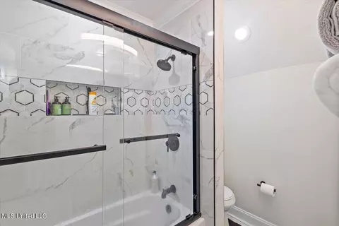 Bath - 5909 Canterbury Rd, Jackson, MS 39206 photo 6 of 8