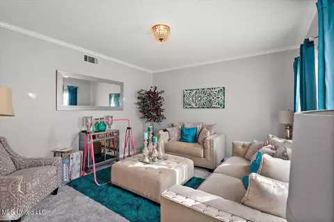 Living - 5909 Canterbury Rd, Jackson, MS 39206 photo 1 of 2