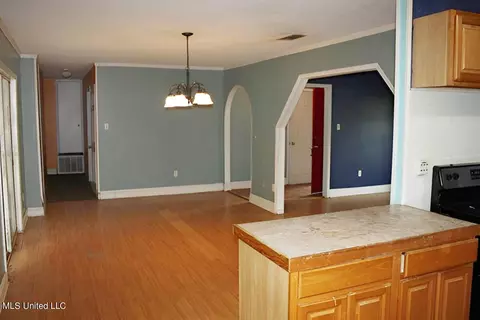 2404 Mapleton Cir, Gautier, MS 39553 photo 4