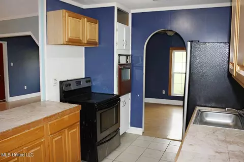 2404 Mapleton Cir, Gautier, MS 39553 photo 3