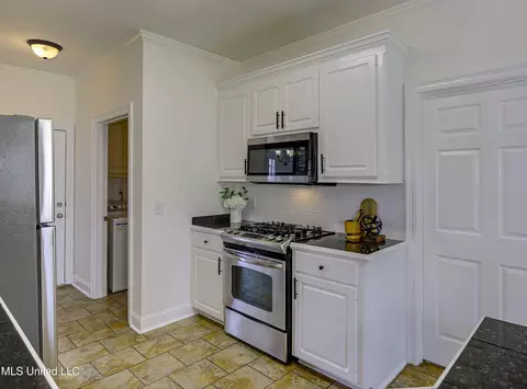Kitchen - 111 Dundee Cv, Clinton, MS 39056 photo 3 of 4
