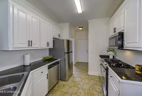 Kitchen - 111 Dundee Cv, Clinton, MS 39056 photo 2 of 4