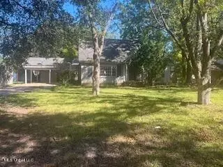 1434 Shelby Dr, Clarksdale, MS 38614