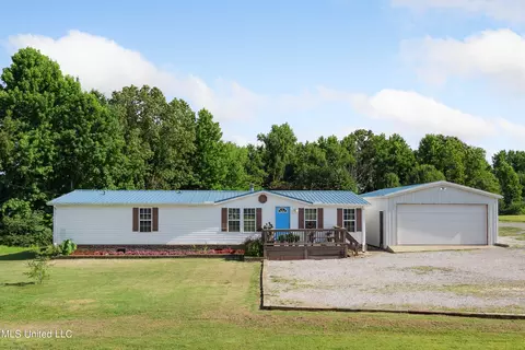 72 Countryside Dr, Byhalia, MS 38611