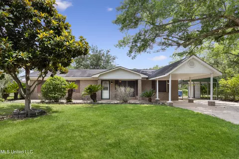 16313 Bordeaux Dr, Biloxi, MS 39532
