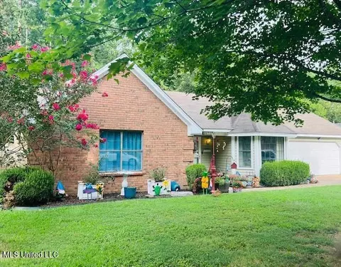 6710 Hickory Crest Dr, Walls, MS 38680
