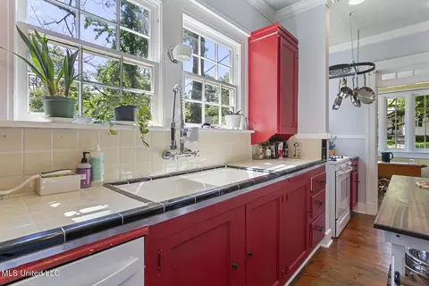 Kitchen - 1520 Greymont St, Jackson, MS 39202 photo 4 of 5