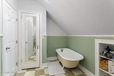 Bath - 1520 Greymont St, Jackson, MS 39202 photo 5 of 9