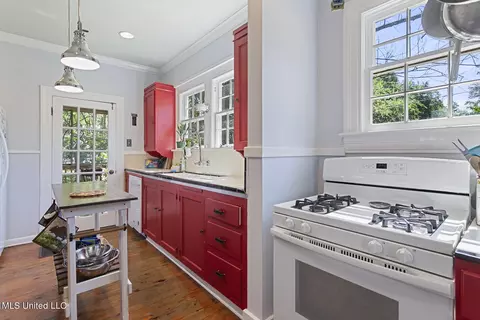 Kitchen - 1520 Greymont St, Jackson, MS 39202 photo 2 of 5