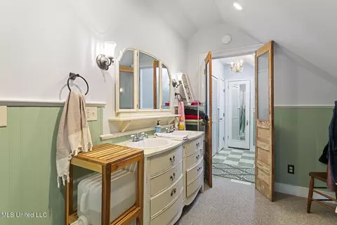 Bath - 1520 Greymont St, Jackson, MS 39202 photo 7 of 9