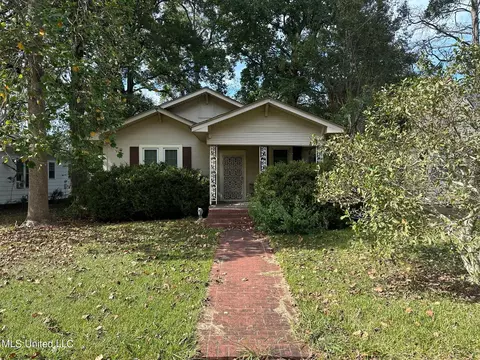 613 Bell Ave, Greenwood, MS 38930