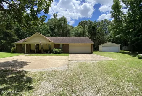 2765 Nesbit Rd, Nesbit, MS 38651