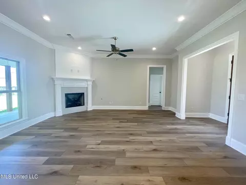 Living - 129 Hunters Way, Canton, MS 39046 photo 1 of 2