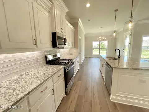 Kitchen - 129 Hunters Way, Canton, MS 39046 photo 2 of 4