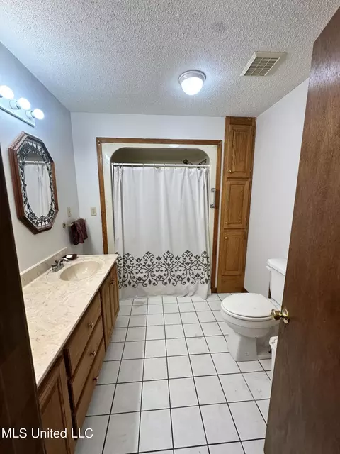 Bath - 24076 Highway 8 E, Grenada, MS 38901 photo 1 of 2