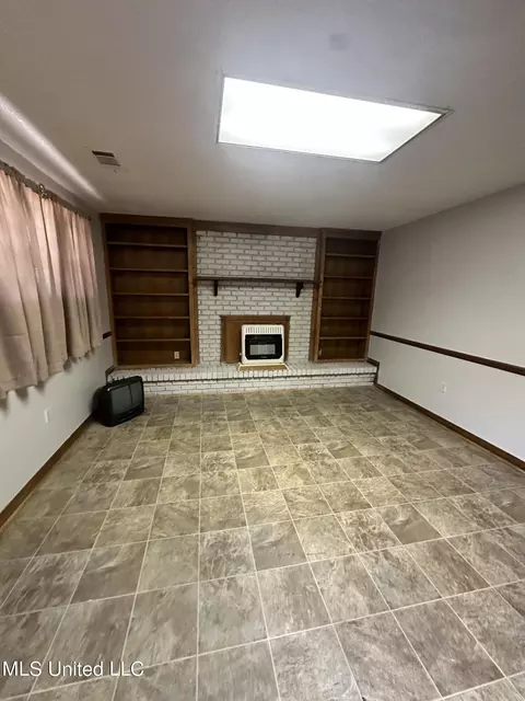 Living - 24076 Highway 8 E, Grenada, MS 38901 photo 1 of 2