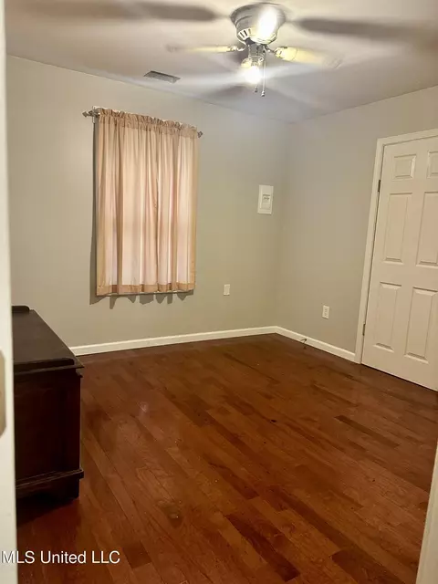 Bedroom - 24076 Highway 8 E, Grenada, MS 38901 photo 2 of 2