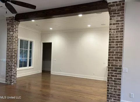 Living - 317 Penrose Pl, Madison, MS 39110 photo 2 of 3