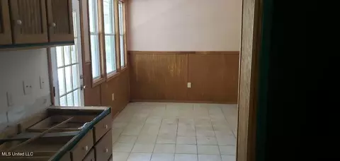 Entry Way - 1030 Man Moulds Rd, Lucedale, MS 39452 photo 5 of 5