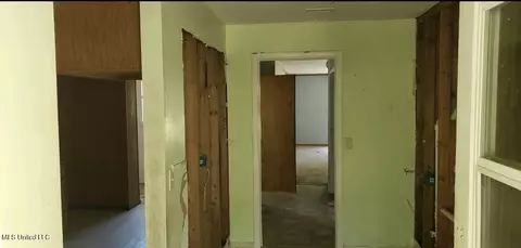 Entry Way - 1030 Man Moulds Rd, Lucedale, MS 39452 photo 3 of 5