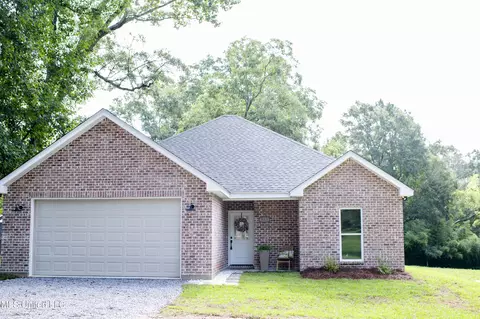 412 N Main St, Poplarville, MS 39470