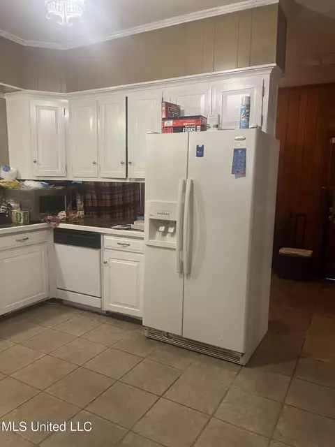 Kitchen - 145 Bristol Blvd, Jackson, MS 39204 photo 2 of 2