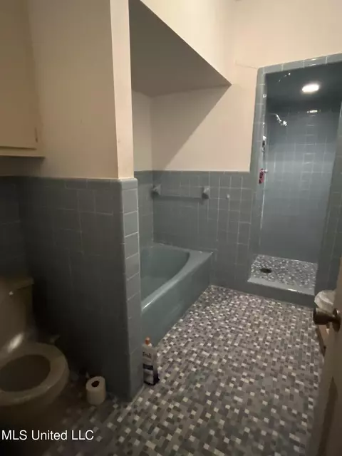 Bath - 145 Bristol Blvd, Jackson, MS 39204 photo 1 of 2