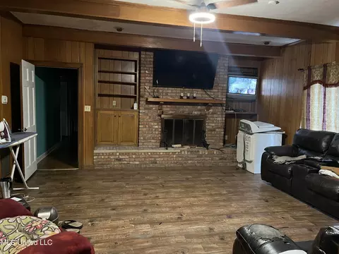 Living - 145 Bristol Blvd, Jackson, MS 39204 photo 3 of 3