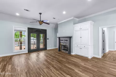 Living - 608 Highleadon Pl, Madison, MS 39110 photo 2 of 7