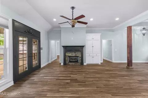 Living - 608 Highleadon Pl, Madison, MS 39110 photo 3 of 7