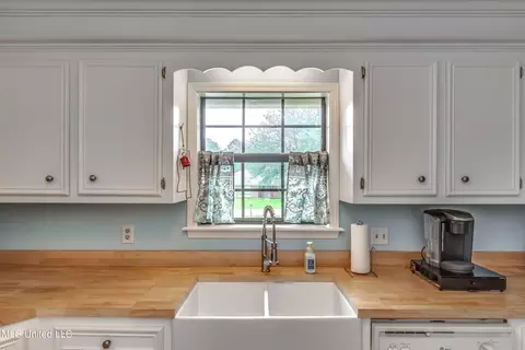 Kitchen - 127 Sumac Dr, Madison, MS 39110 photo 7 of 7