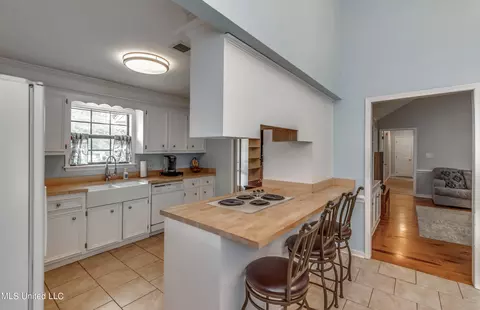 Kitchen - 127 Sumac Dr, Madison, MS 39110 photo 2 of 7