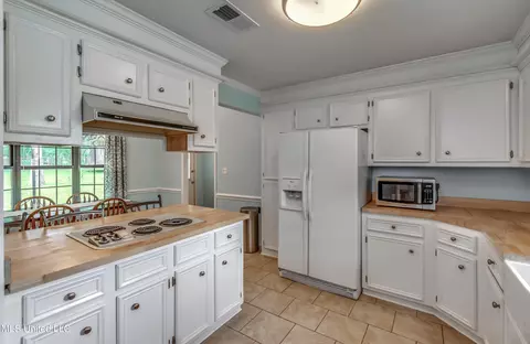 Kitchen - 127 Sumac Dr, Madison, MS 39110 photo 4 of 7
