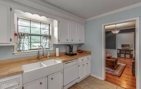 Kitchen - 127 Sumac Dr, Madison, MS 39110 photo 6 of 7