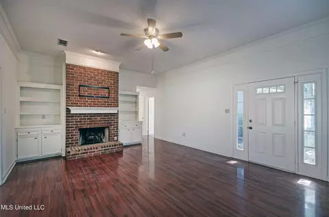 Living - 861 Laurel Dr, Flowood, MS 39232 photo 1 of 3
