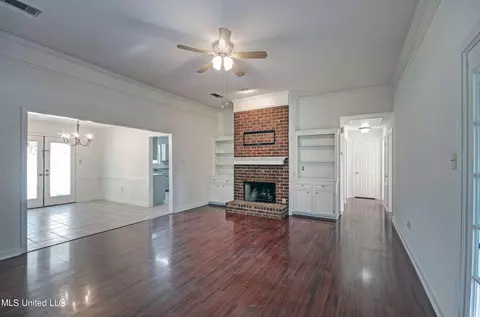 Living - 861 Laurel Dr, Flowood, MS 39232 photo 2 of 3