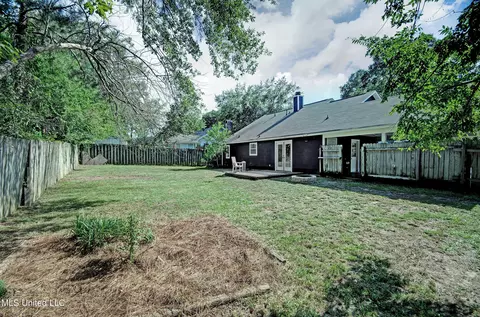 Exterior - 861 Laurel Dr, Flowood, MS 39232 photo 4 of 5
