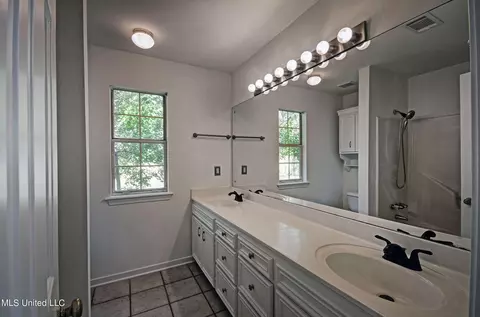 Bath - 861 Laurel Dr, Flowood, MS 39232 photo 1 of 2